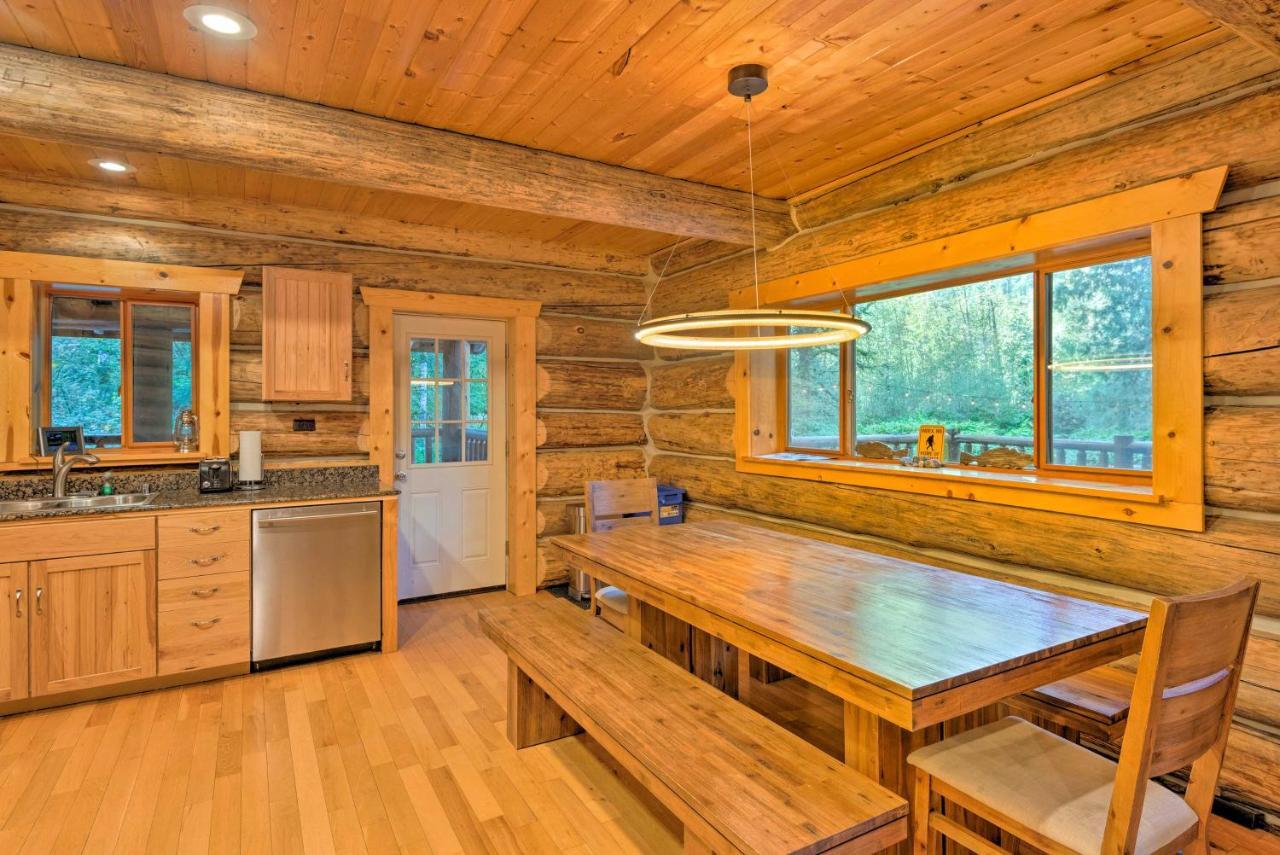 Riverfront Gold Bar Log Cabin Near Stevens Pass! Villa Exterior photo