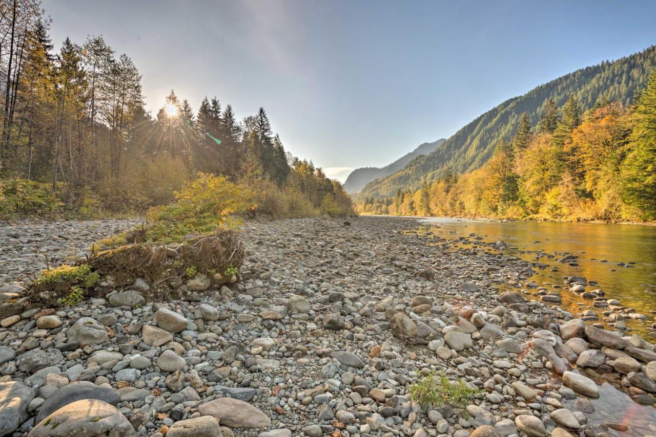 Riverfront Gold Bar Log Cabin Near Stevens Pass! Villa Exterior photo